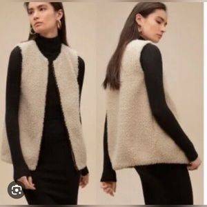 Aritzia Wilfred sherpa vest
